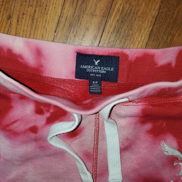 American Eagle Red Tie-Dye Shorts - Picture 3 of 12